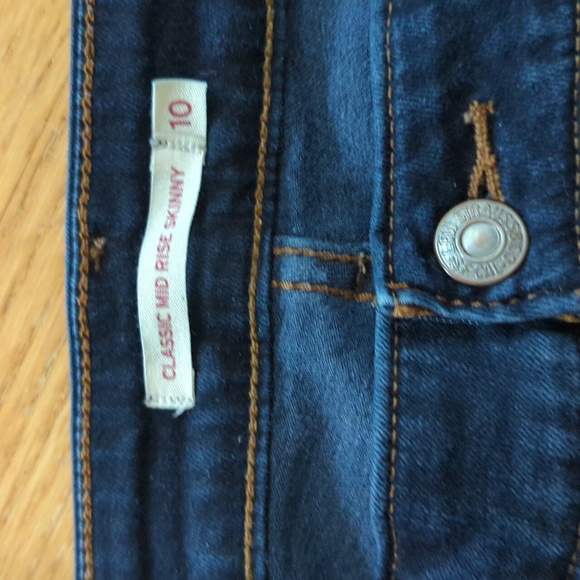 Levi's: Classic Mid Rise Skinny Jeans - Picture 2 of 4